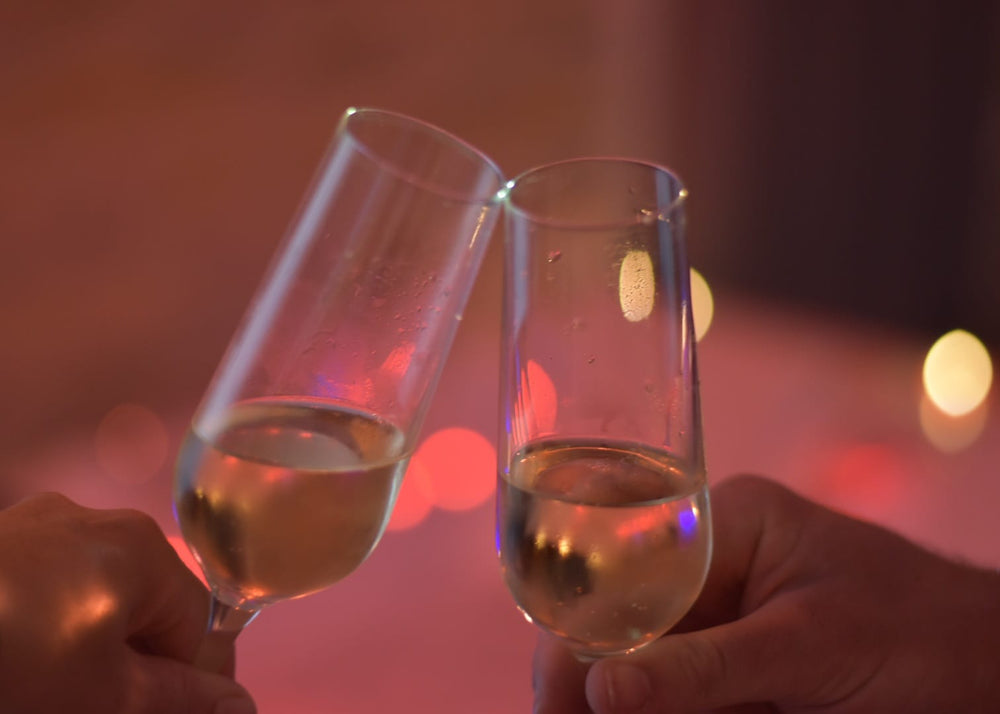 Bouteille de champagne L'Écrin de Mailly Grand Cru, élégant flacon or pour célébrations.4 de L'Ecrin de Mailly