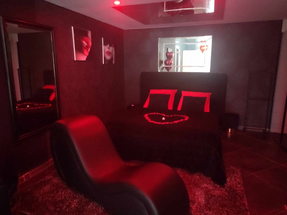 Avec Toi suites spa: La GLAMOUR - Love’nSpa - weekend en amoureux, love rooms avec spa ou jacuzzi privatif11 de Avec Toi suites spa: La GLAMOUR