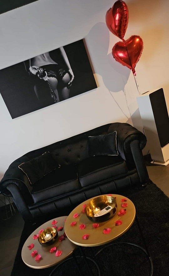 Avec Toi suites spa : LA SECRETE - Love’nSpa - weekend en amoureux, love rooms avec spa ou jacuzzi privatif8 de Avec Toi suites spa : LA SECRETE