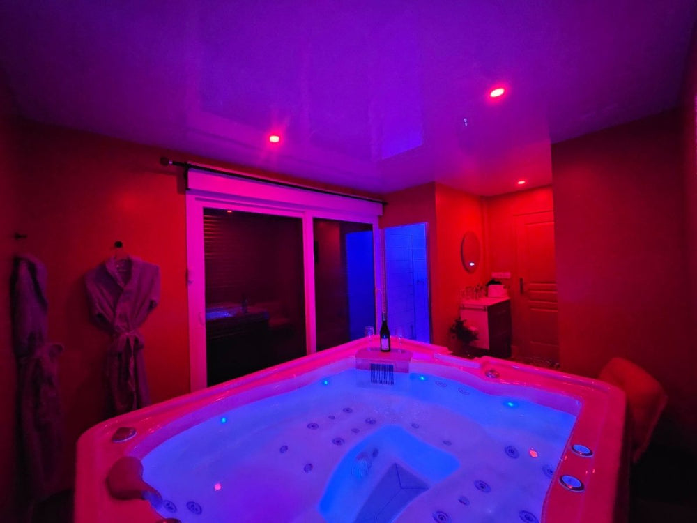 Bulles de plaisir - Love’nSpa - weekend en amoureux, love rooms avec spa ou jacuzzi privatif1 de Bulles de plaisir