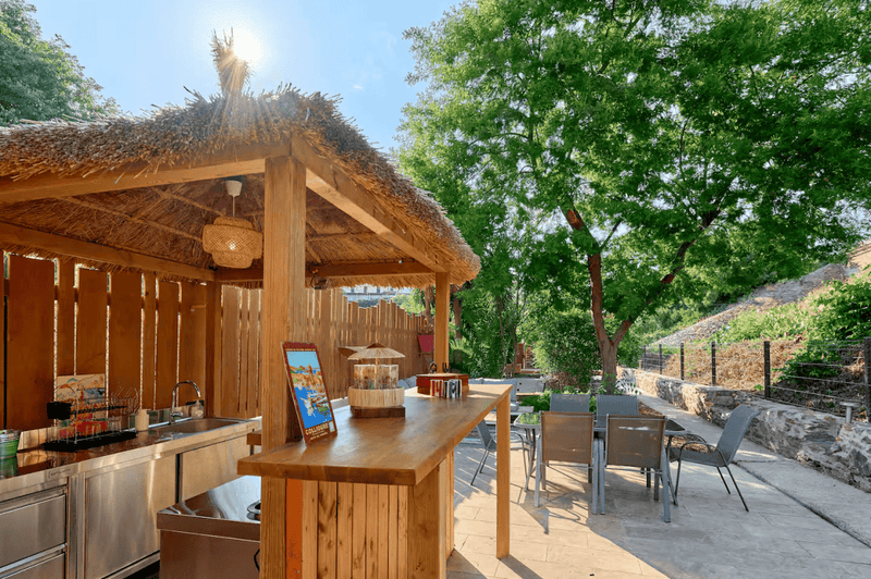 Chambre Fauve - Love’nSpa - weekend en amoureux, love rooms avec spa ou jacuzzi privatif2 de Chambre Fauve