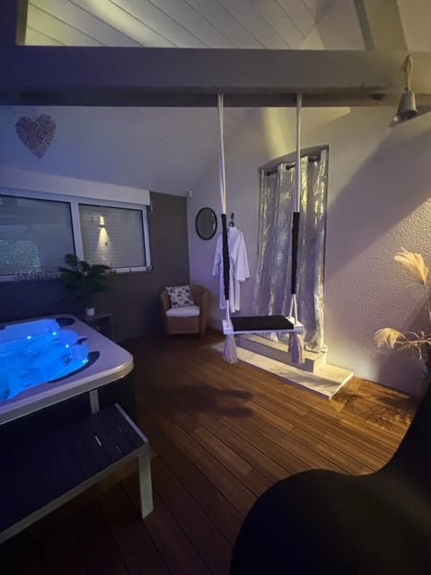 Charme & Sens - Love’nSpa - weekend en amoureux, love rooms avec spa ou jacuzzi privatif10 de Charme & Sens