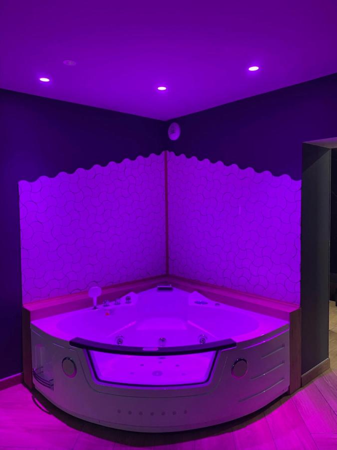 Domaine du Sauge - Love Room - Love’nSpa - weekend en amoureux, love rooms avec spa ou jacuzzi privatif2 de Domaine du Sauge - Love Room