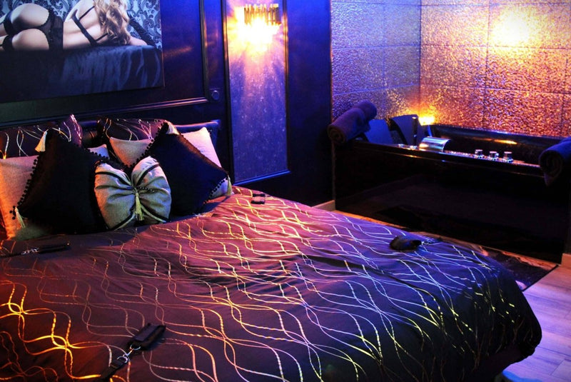 Enjoy Loveroom - Love’nSpa - weekend en amoureux, love rooms avec spa ou jacuzzi privatif4 de Enjoy Loveroom