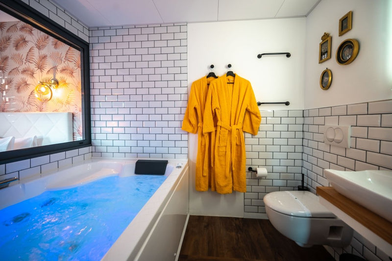 Le Chic & Balnéo - Love’nSpa - weekend en amoureux, love rooms avec spa ou jacuzzi privatif1 de Le Chic & Balnéo