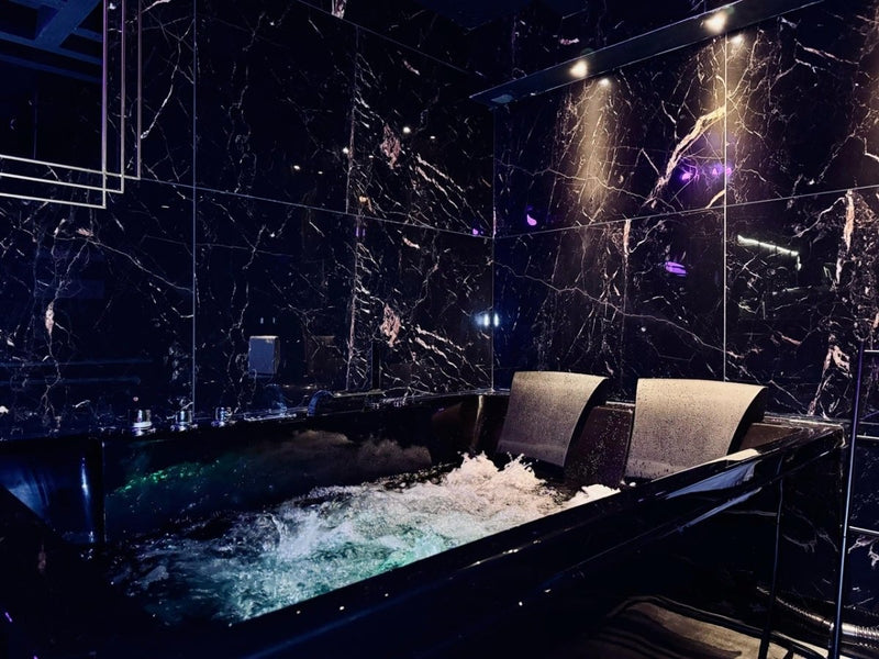 LOVE DAYAN - Love’nSpa - weekend en amoureux, love rooms avec spa ou jacuzzi privatif1 de LOVE DAYAN