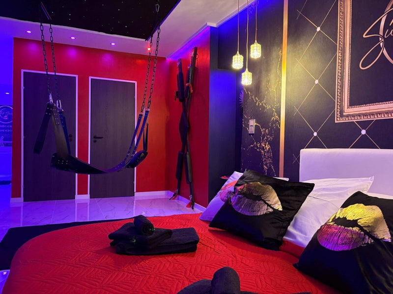 Suite Secrète - Love’nSpa - weekend en amoureux, love rooms avec spa ou jacuzzi privatif1 de Suite Secrète