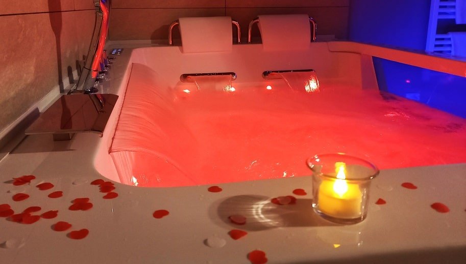 La Passionnante - Love’nSpa - weekend en amoureux, love rooms avec spa ou jacuzzi privatif2 de La Passionnante
