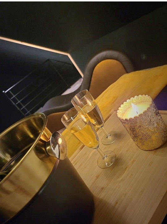 Les étonnants romantiques - Love’nSpa - weekend en amoureux, love rooms avec spa ou jacuzzi privatif5 de Les étonnants romantiques