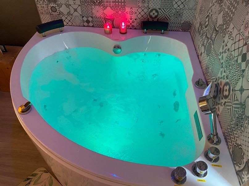 L’Escale Dinard - L'Escale Balnéo - Love’nSpa - weekend en amoureux, love rooms avec spa ou jacuzzi privatifL’Escale Dinard - L'Escale Balnéo