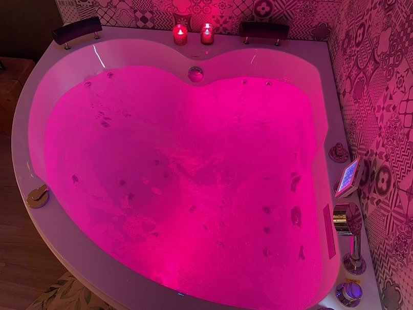 L’Escale Dinard - L'Escale Balnéo - Love’nSpa - weekend en amoureux, love rooms avec spa ou jacuzzi privatif6 de L’Escale Dinard - L'Escale Balnéo