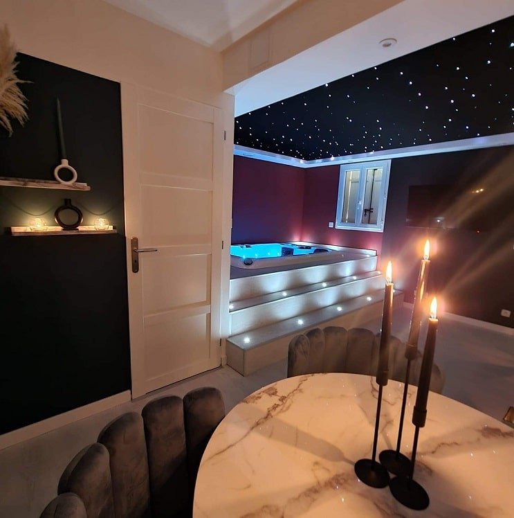LovingSpa - La Suite Cristal - Love’nSpa - weekend en amoureux, love rooms avec spa ou jacuzzi privatif4 de LovingSpa - La Suite Cristal