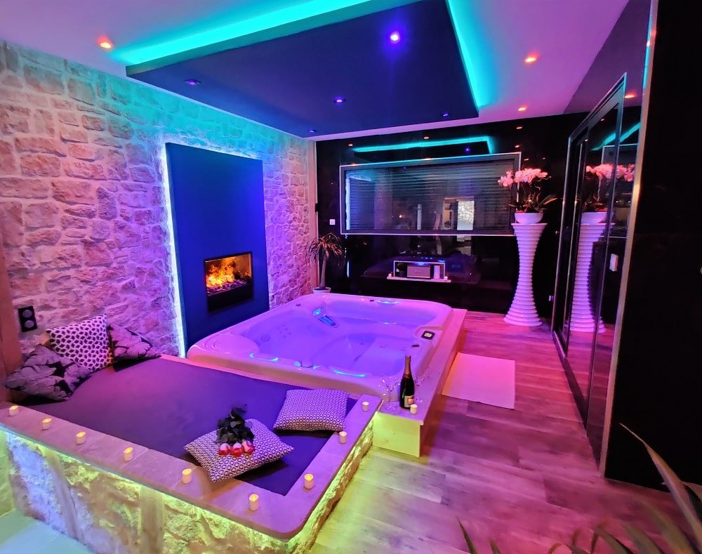 Nuit Spa Ciné - Love’nSpa - weekend en amoureux, love rooms avec spa ou jacuzzi privatif1 de Nuit Spa Ciné
