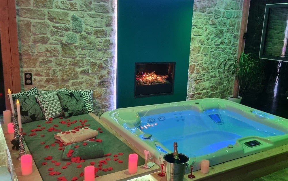 Nuit Spa Ciné - Love’nSpa - weekend en amoureux, love rooms avec spa ou jacuzzi privatif13 de Nuit Spa Ciné