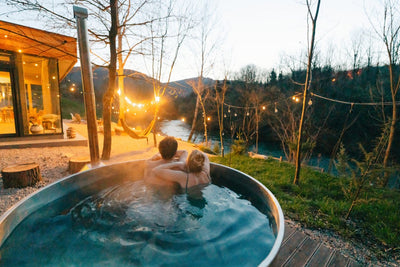 Entre spa et nature : le nouveau visage du camping romantique