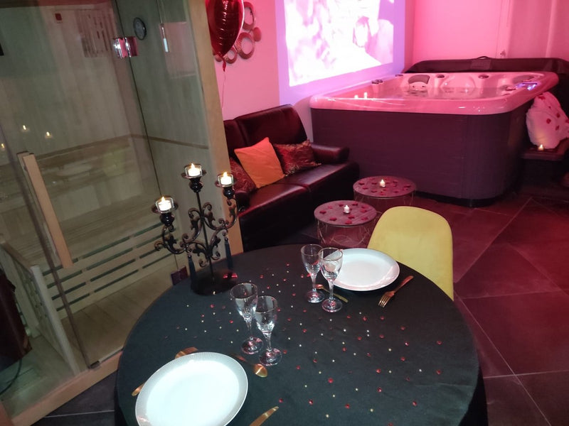 Avec Toi suites spa: La GLAMOUR - Love’nSpa - weekend en amoureux, love rooms avec spa ou jacuzzi privatif
