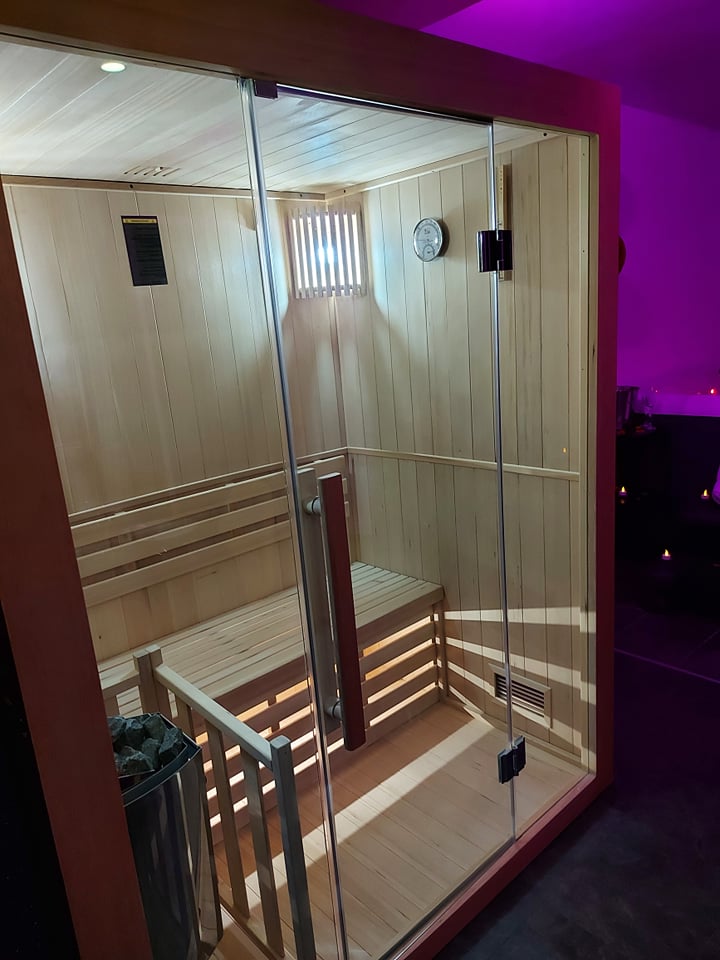 Avec Toi suites spa: La GLAMOUR - Love’nSpa - weekend en amoureux, love rooms avec spa ou jacuzzi privatif4 de Avec Toi suites spa: La GLAMOUR
