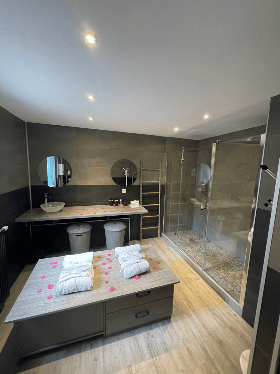 Bdj spa - Love’nSpa - weekend en amoureux, love rooms avec spa ou jacuzzi privatif4 de Bdj spa
