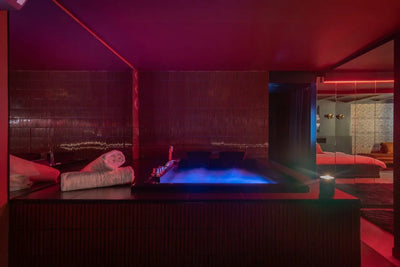 Bouche Cousue - Suite Bandara - Love’nSpa - weekend en amoureux, love rooms avec spa ou jacuzzi privatif
