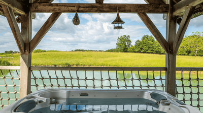 Cabane Château Spa Jumihac - Love’nSpa - weekend en amoureux, love rooms avec spa ou jacuzzi privatif