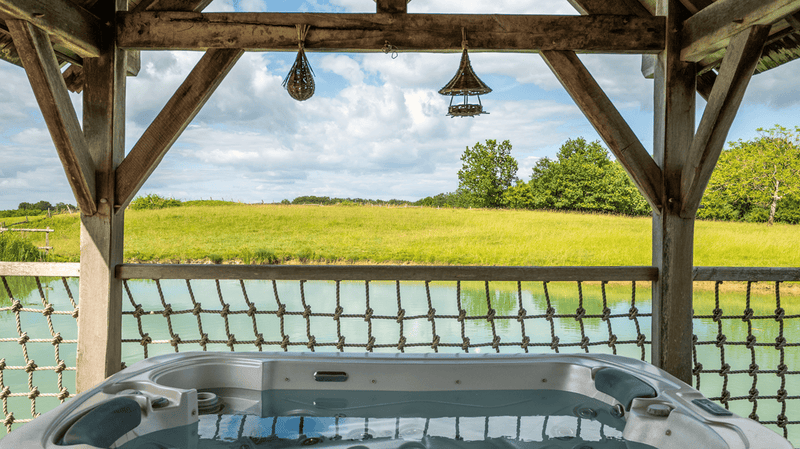 Cabane Château Spa Jumihac - Love’nSpa - weekend en amoureux, love rooms avec spa ou jacuzzi privatif
