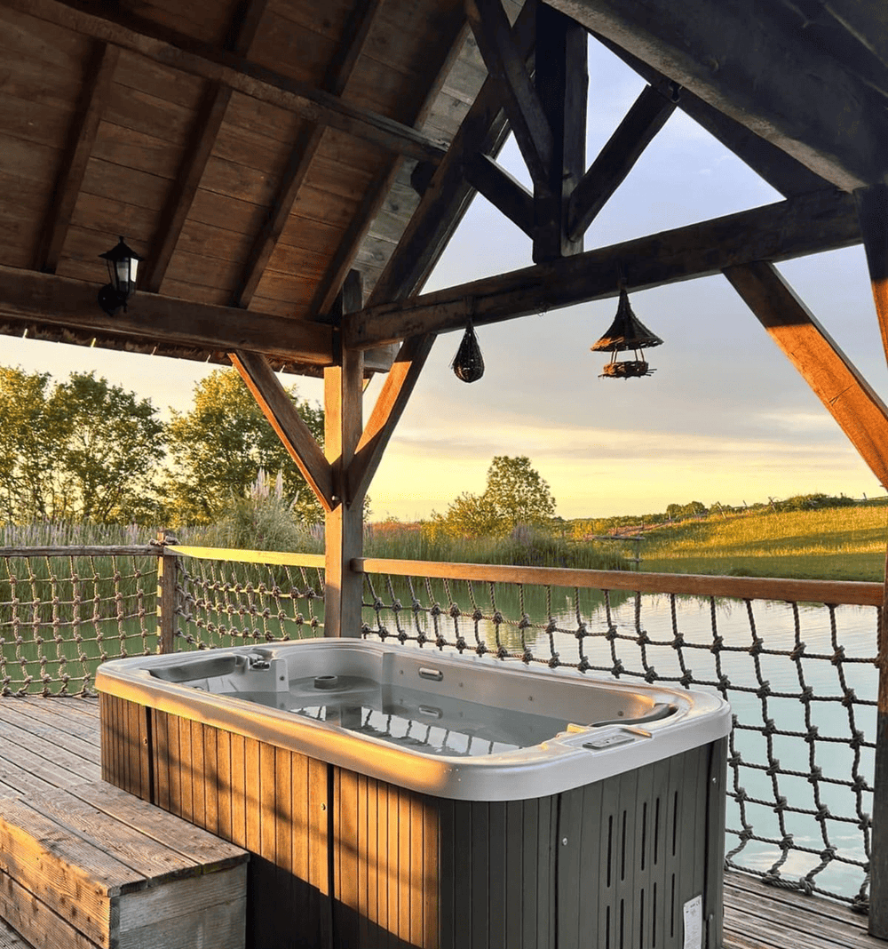 Cabane Château Spa Jumihac - Love’nSpa - weekend en amoureux, love rooms avec spa ou jacuzzi privatif2 de Cabane Château Spa Jumihac
