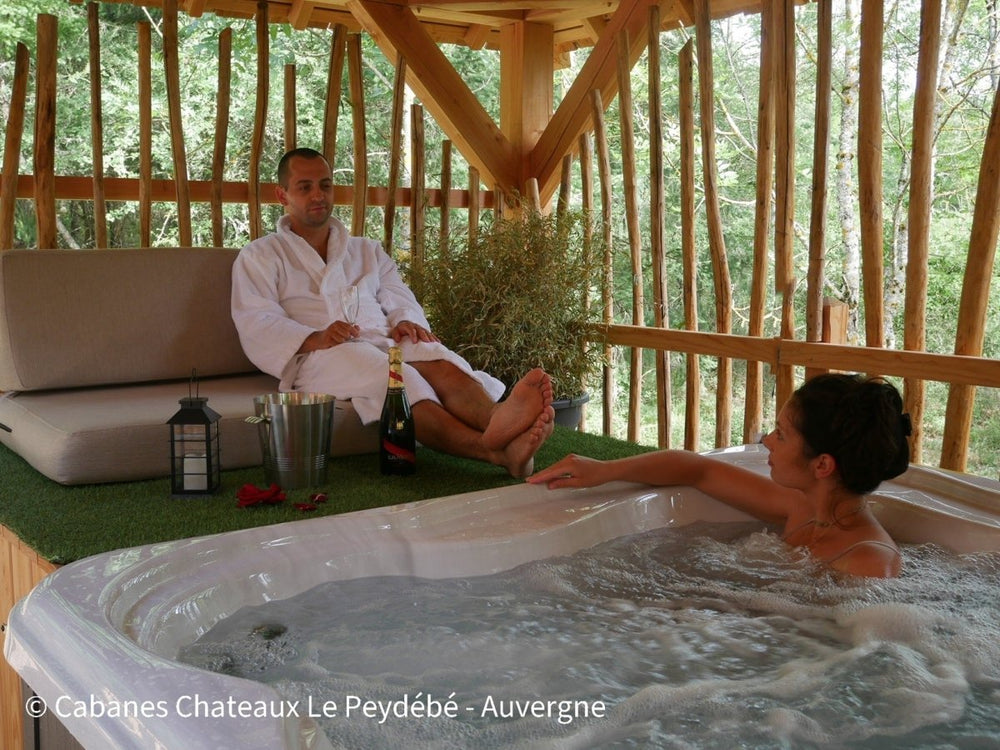 Cabane Château & Spa privatif Peydébé - Love’nSpa - weekend en amoureux, love rooms avec spa ou jacuzzi privatif1 de Cabane Château & Spa privatif Peydébé
