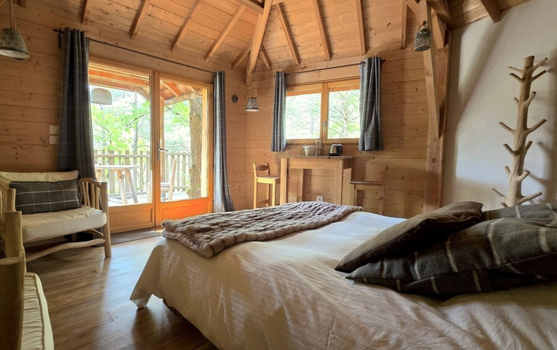 Cabane dans les arbres avec jacuzzi privatif - Aristoloche - Love’nSpa - weekend en amoureux, love rooms avec spa ou jacuzzi privatif
