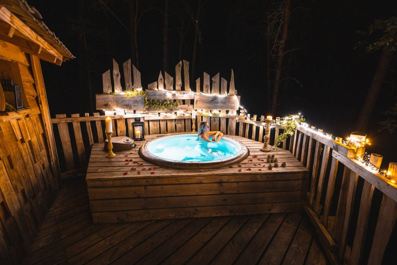 Cabane dans les arbres avec jacuzzi privatif - Aristoloche - Love’nSpa - weekend en amoureux, love rooms avec spa ou jacuzzi privatif