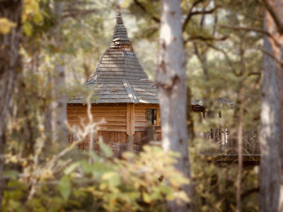 Cabane dans les arbres avec jacuzzi privatif - Aristoloche - Love’nSpa - weekend en amoureux, love rooms avec spa ou jacuzzi privatif