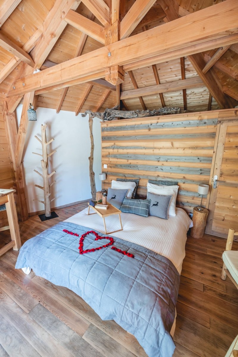 Cabane dans les arbres avec jacuzzi privatif - Aristoloche - Love’nSpa - weekend en amoureux, love rooms avec spa ou jacuzzi privatif