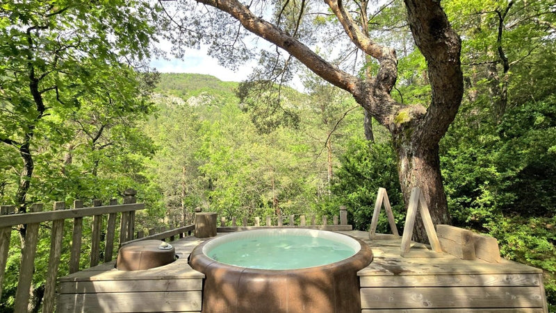 Cabane dans les arbres avec jacuzzi privatif - Aristoloche - Love’nSpa - weekend en amoureux, love rooms avec spa ou jacuzzi privatif