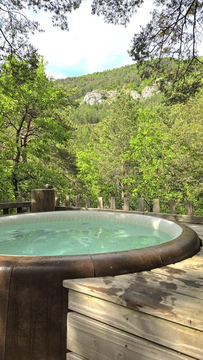 Cabane dans les arbres avec jacuzzi privatif - Bois d'Arambe - Love’nSpa - weekend en amoureux, love rooms avec spa ou jacuzzi privatif