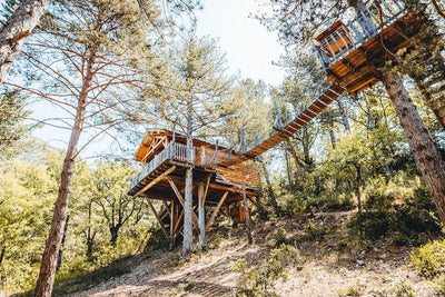 Cabane dans les arbres avec jacuzzi privatif - Bois d'Arambe - Love’nSpa - weekend en amoureux, love rooms avec spa ou jacuzzi privatif