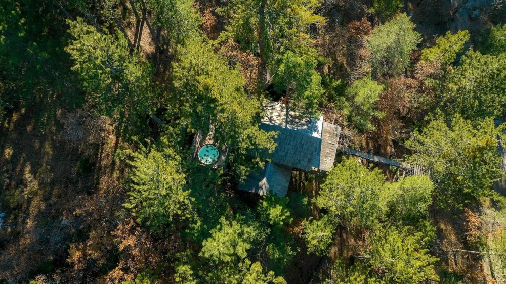 Cabane dans les arbres avec jacuzzi privatif - Épine Vinette - Love’nSpa - weekend en amoureux, love rooms avec spa ou jacuzzi privatif24 de Cabane dans les arbres avec jacuzzi privatif - Épine Vinette
