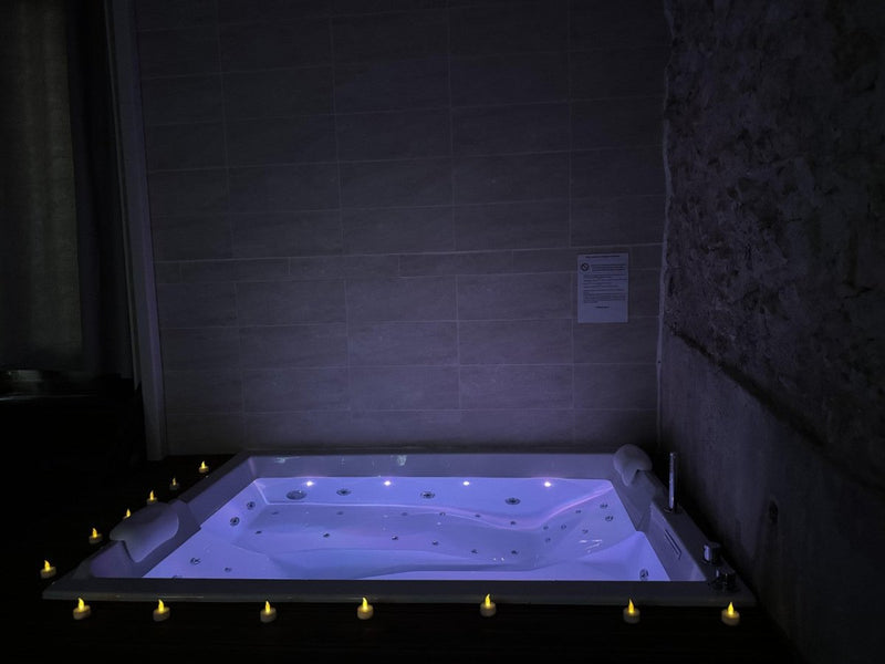 Caporizon - Lov'BnB - Love’nSpa - weekend en amoureux, love rooms avec spa ou jacuzzi privatif2 de Caporizon - Lov'BnB
