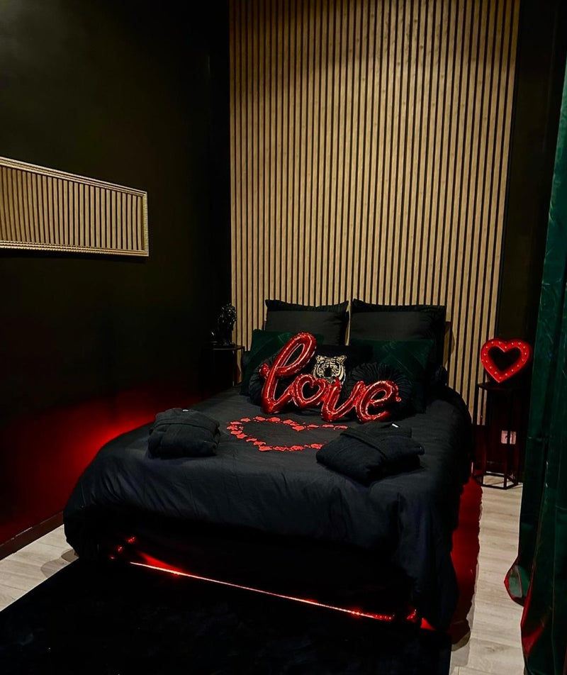 Chambre Amour by Villa Queen - Love’nSpa - weekend en amoureux, love rooms avec spa ou jacuzzi privatif