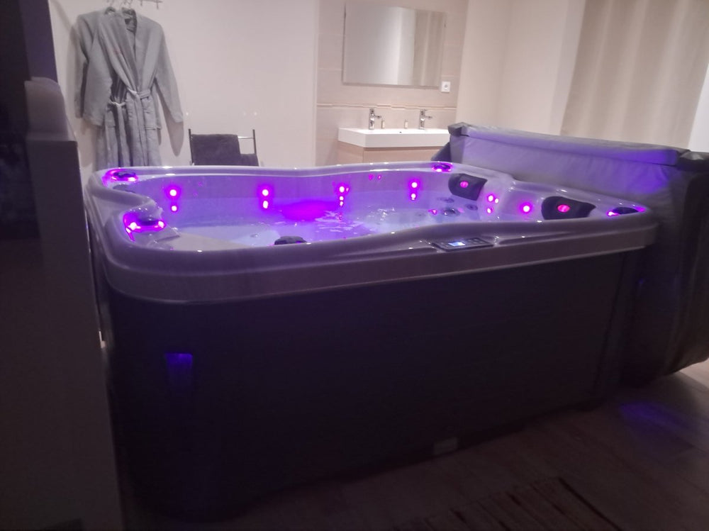 Chambre Evasion - Love’nSpa - weekend en amoureux, love rooms avec spa ou jacuzzi privatif1 de Chambre Evasion
