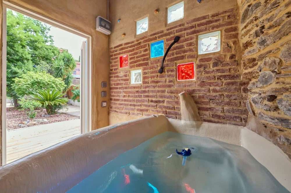 Chambre Fauve - Love’nSpa - weekend en amoureux, love rooms avec spa ou jacuzzi privatif6 de Chambre Fauve
