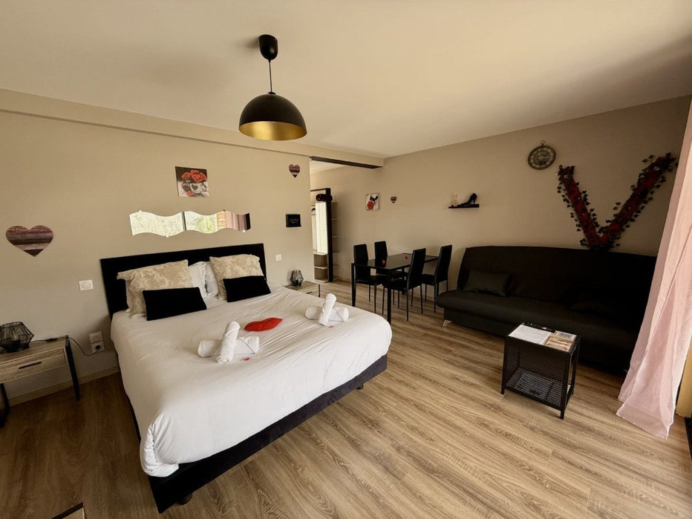 Charda Spa - Loveroom Spa avec jacuzzi privatif - Love’nSpa - weekend en amoureux, love rooms avec spa ou jacuzzi privatif3 de Charda Spa - Loveroom Spa avec jacuzzi privatif
