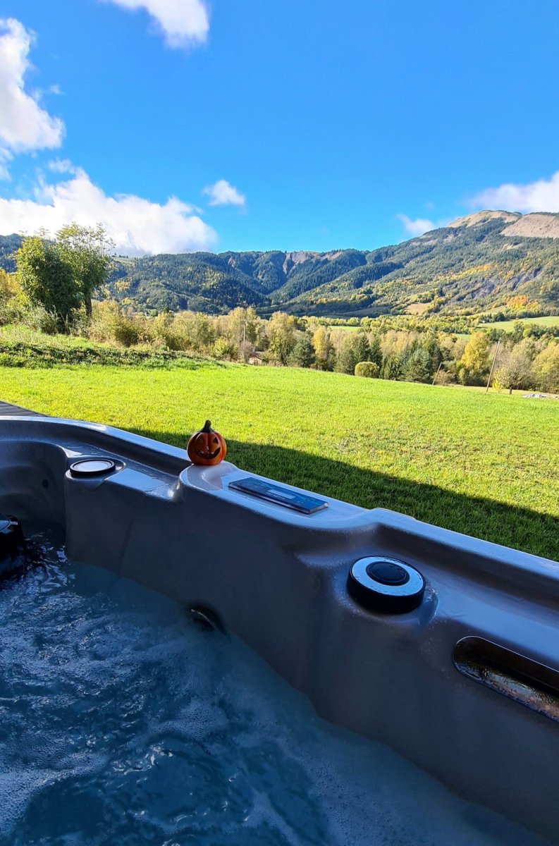 Charda Spa - Loveroom Spa avec jacuzzi privatif - Love’nSpa - weekend en amoureux, love rooms avec spa ou jacuzzi privatif15 de Charda Spa - Loveroom Spa avec jacuzzi privatif
