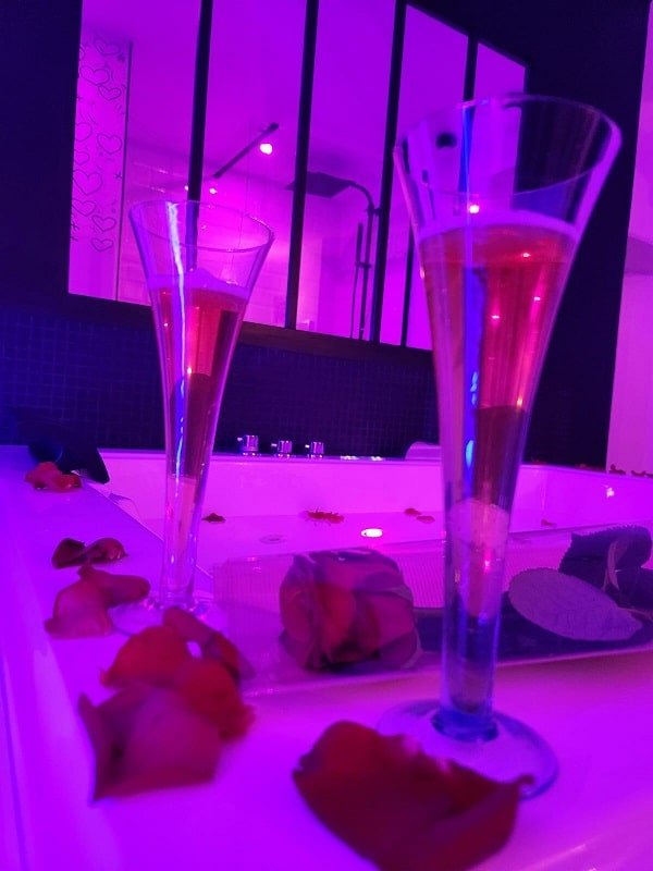 Colorroom31 - Love’nSpa - weekend en amoureux, love rooms avec spa ou jacuzzi privatif3 de Colorroom31
