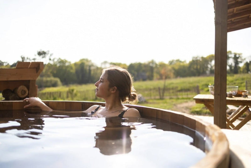 Dihan hôtel de cabanes - Cabane spa au bord de l'eau - Love’nSpa - weekend en amoureux, love rooms avec spa ou jacuzzi privatif1 de Dihan hôtel de cabanes - Cabane spa au bord de l'eau
