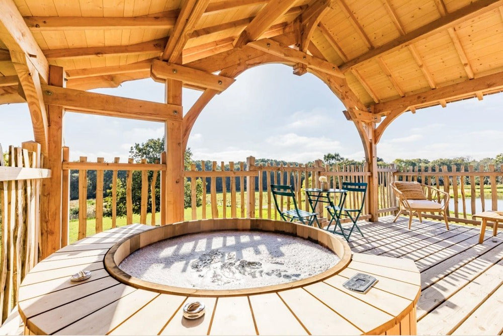 Dihan hôtel de cabanes - Cabane spa luxe Dremmwel - Love’nSpa - weekend en amoureux, love rooms avec spa ou jacuzzi privatif1 de Dihan hôtel de cabanes - Cabane spa luxe Dremmwel
