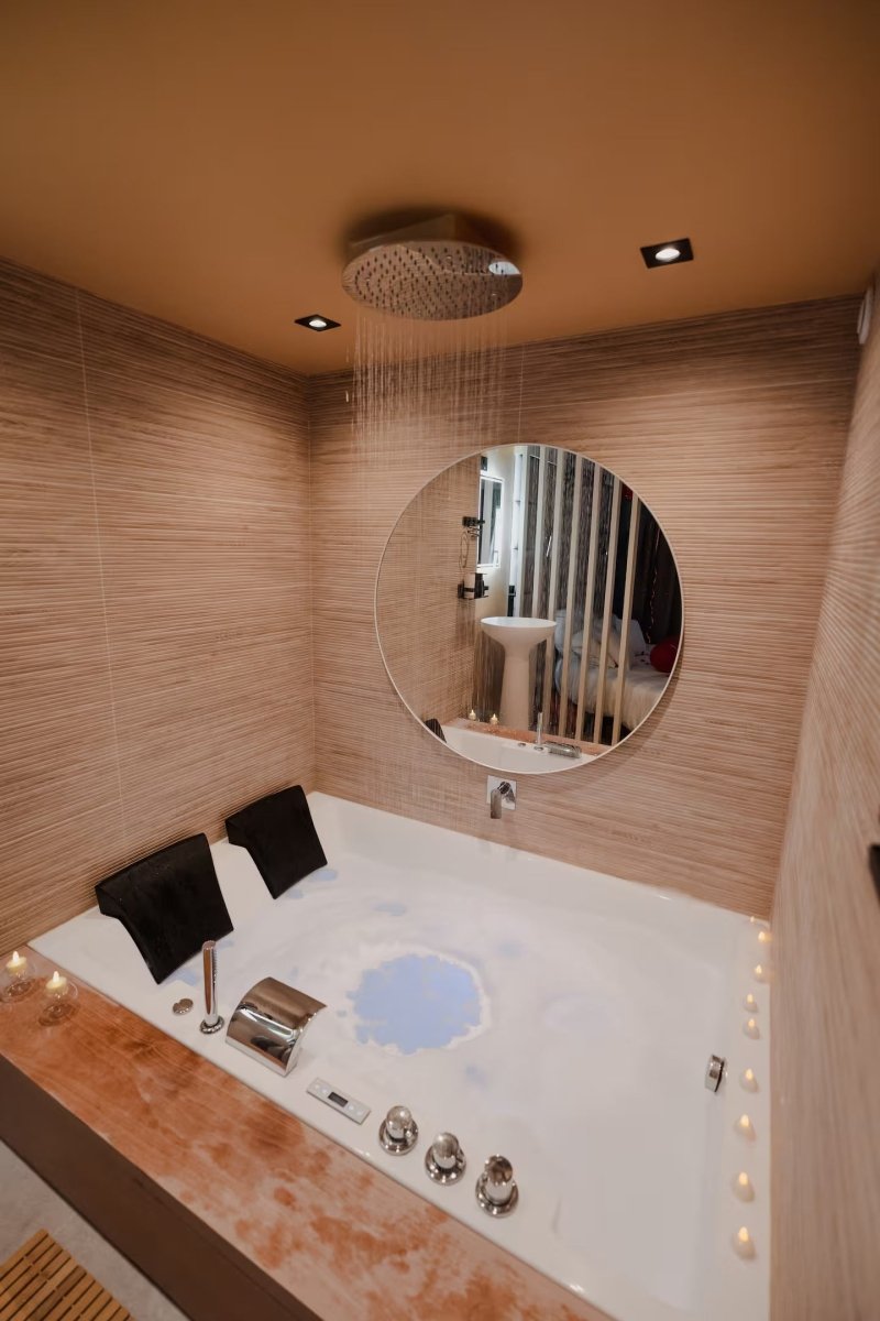 Disney MOOD by Weloveyou® - Love’nSpa - weekend en amoureux, love rooms avec spa ou jacuzzi privatif6 de Disney MOOD by Weloveyou®
