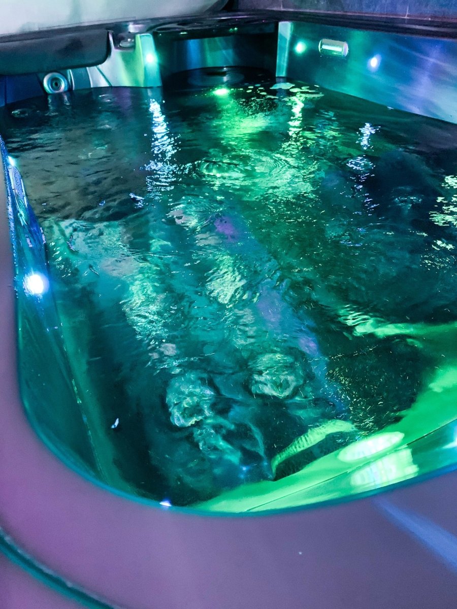 DOMAINE DE LA BESNERIE - Suite Black and White - Love’nSpa - weekend en amoureux, love rooms avec spa ou jacuzzi privatif10 de DOMAINE DE LA BESNERIE - Suite Black and White
