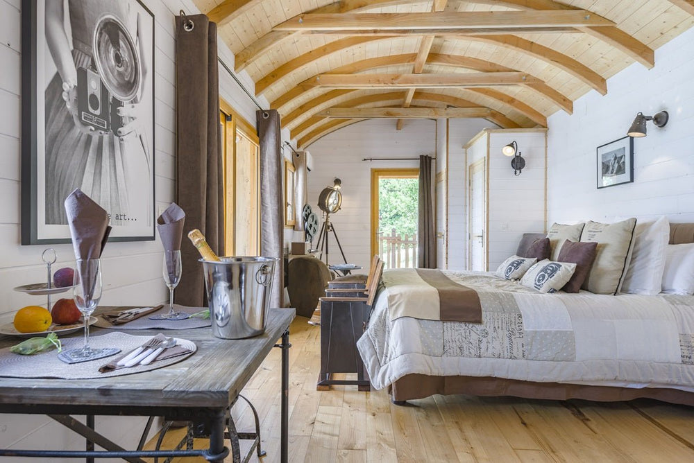 Domaine de Pech et Lafon - Cabane Ciné Rétro Spa - Love’nSpa - weekend en amoureux, love rooms avec spa ou jacuzzi privatif4 de Domaine de Pech et Lafon - Cabane Ciné Rétro Spa
