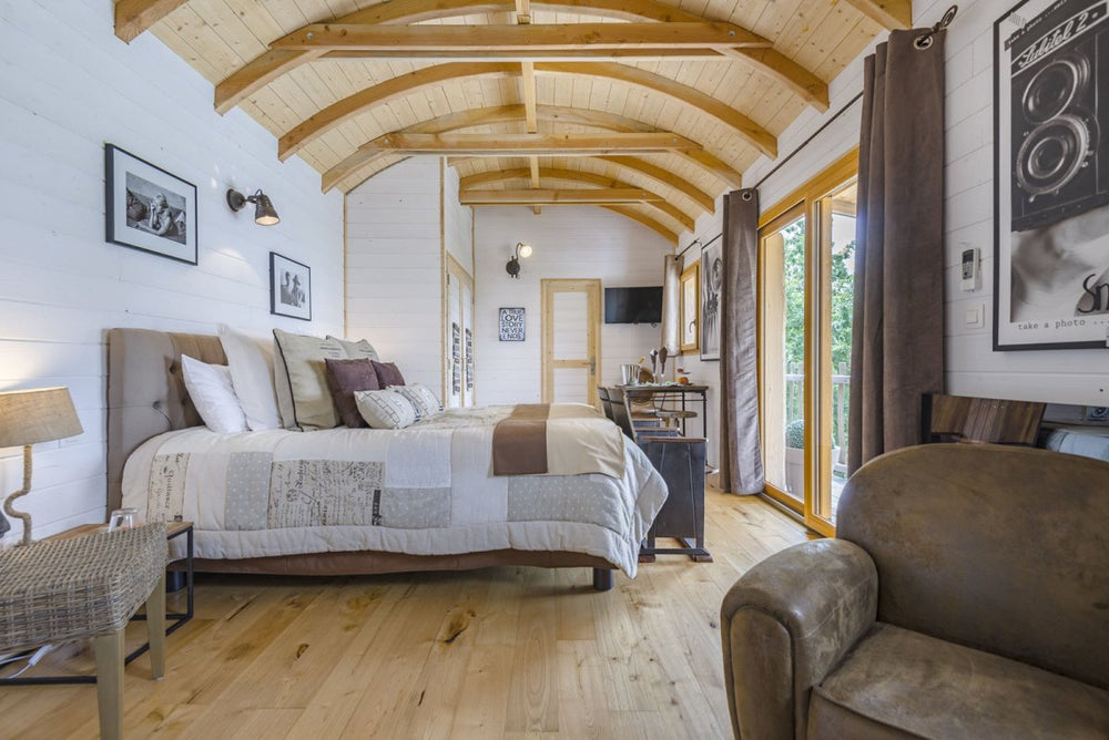 Domaine de Pech et Lafon - Cabane Ciné Rétro Spa - Love’nSpa - weekend en amoureux, love rooms avec spa ou jacuzzi privatif3 de Domaine de Pech et Lafon - Cabane Ciné Rétro Spa
