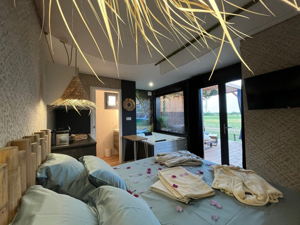 GLAMOUR TINYHOUSE - Love’nSpa - weekend en amoureux, love rooms avec spa ou jacuzzi privatif3 de GLAMOUR TINYHOUSE
