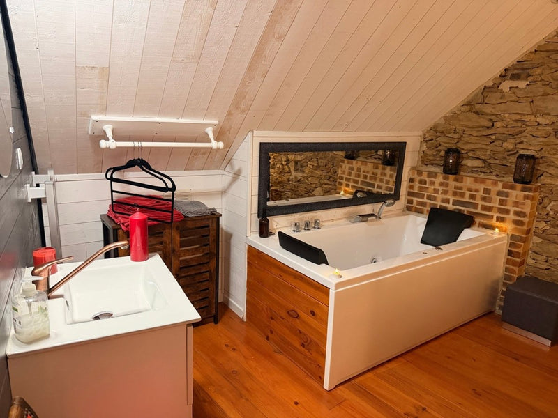 Grey - Love’nSpa - weekend en amoureux, love rooms avec spa ou jacuzzi privatif1 de Grey
